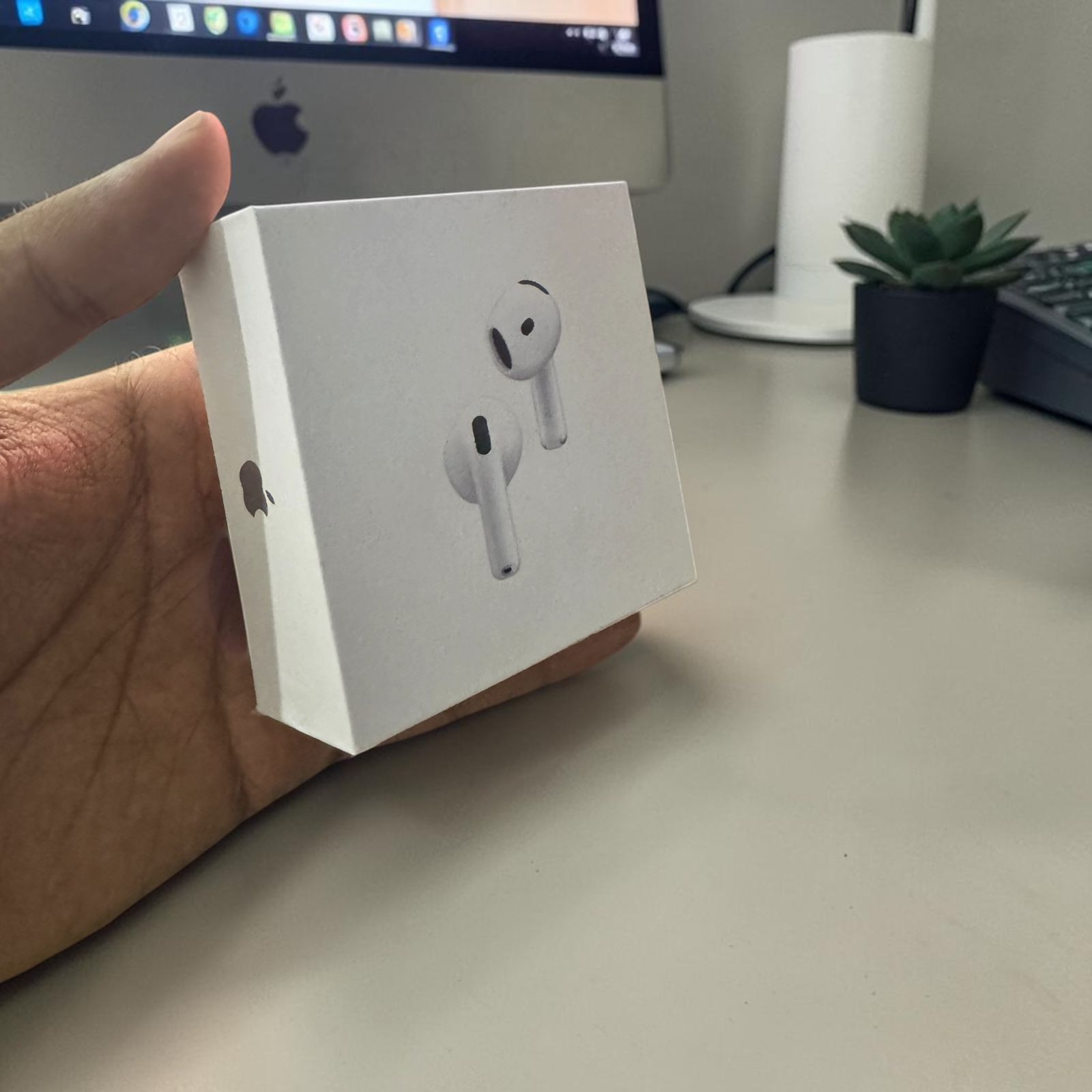 AirPods 4 — Wireless Charging & ANC